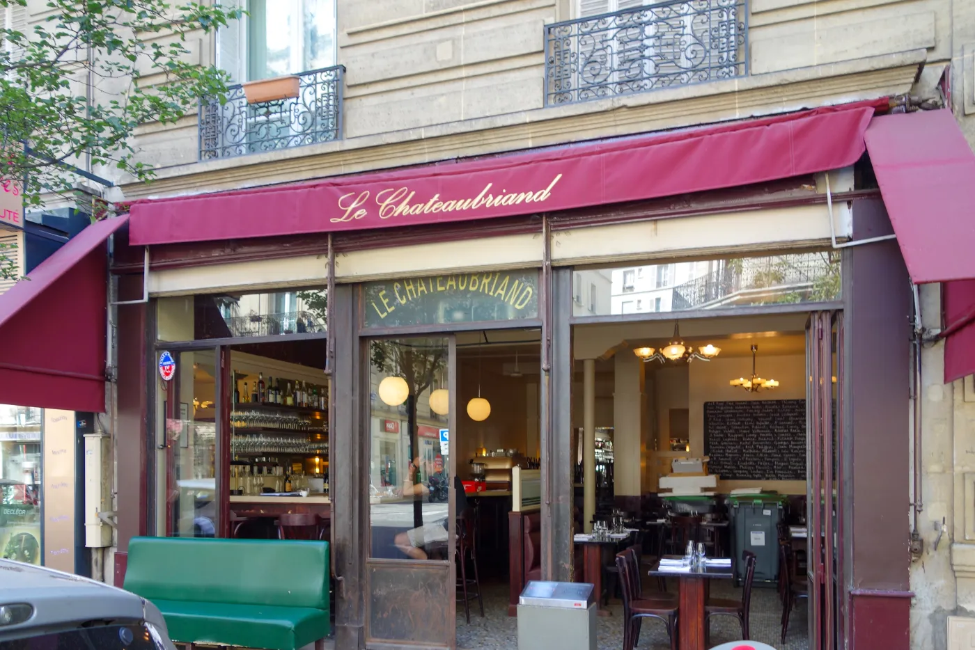Devanture du Chateaubriand, avenue Parmentier à Paris