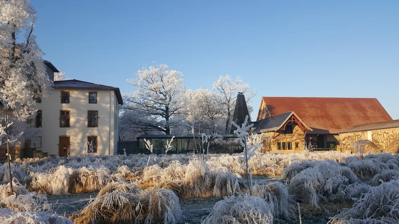 Le domaine Troisgros à Ouches, près de Roanne, sous le givre